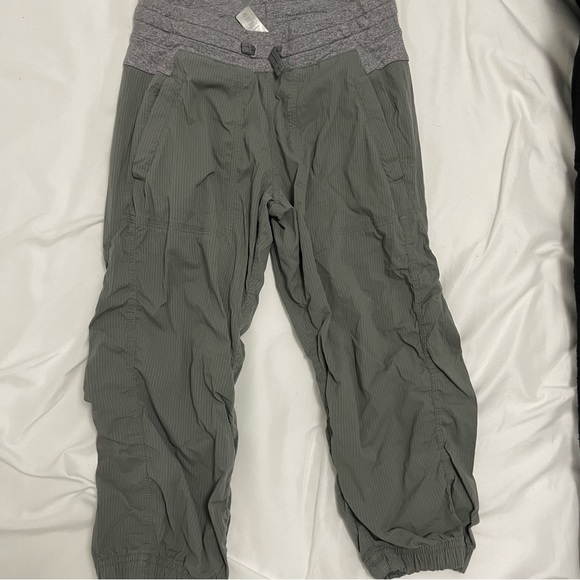 Ivivva Cropped Grey Joggers - Size 14 kids - Picture 3 of 6